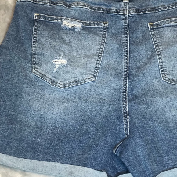 1948 Denim Women's Distressed Patched Cuffed Lite Blue Denim Shorts Size 22W - Picture 7 of 11